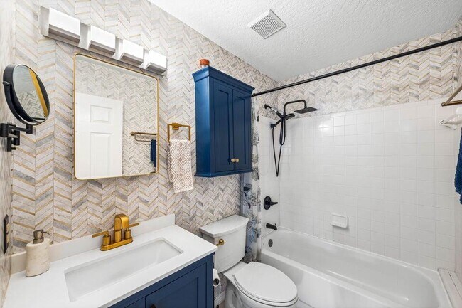 Building Photo - 408 Ridge Wood Cir