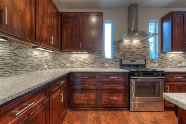 Building Photo - 3110 Grandview St