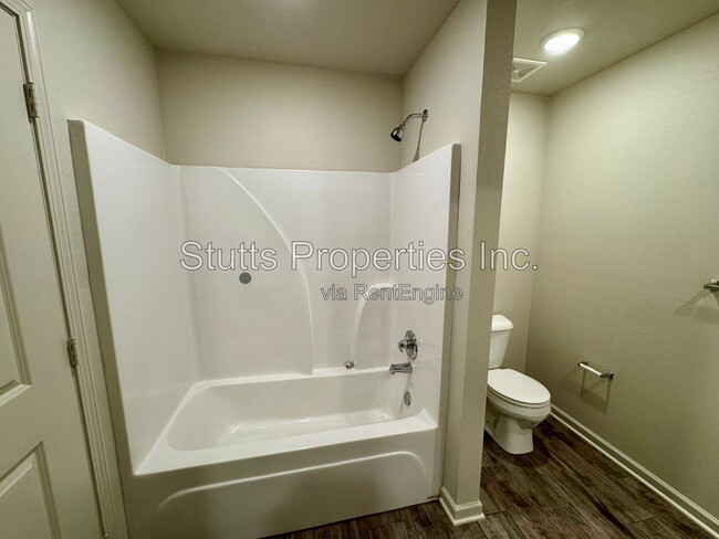 Building Photo - 201 Spindle Ct