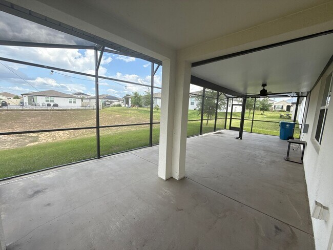 Building Photo - Stunning 4-bedroom, 3-bathroom, 2-stall garage, home. The only thing missing is you.