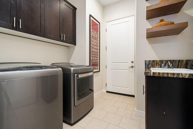 Building Photo - 53385 Avenida Mendoza