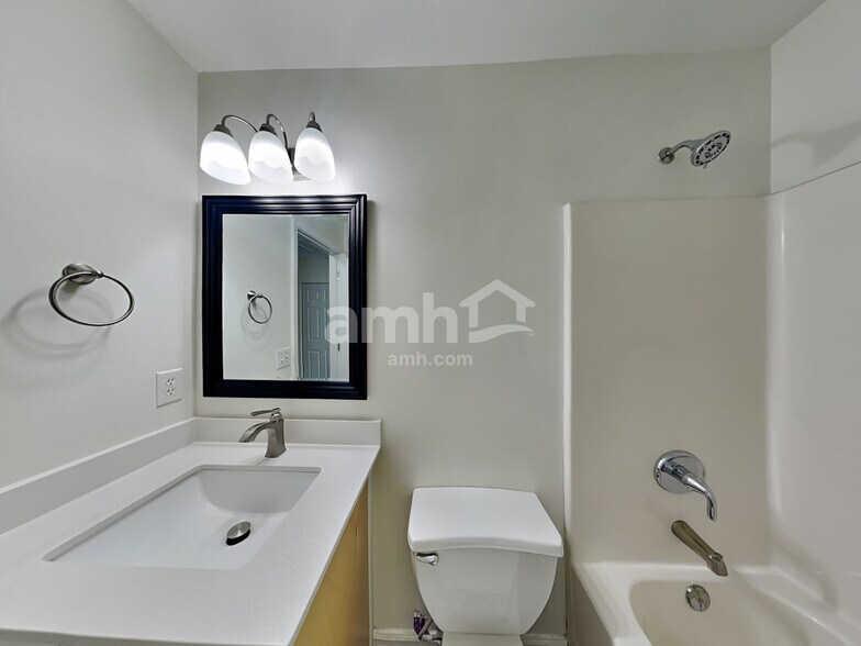 Building Photo - 8849 Laurel Run Dr