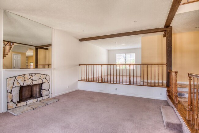 Building Photo - 4546 E Blue Jay Ave