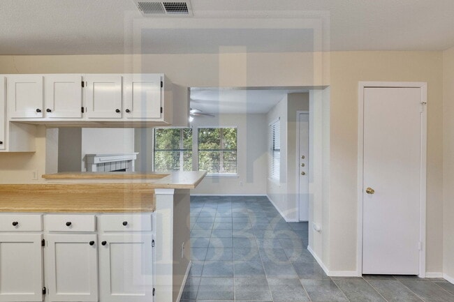 Building Photo - 2905 W Slaughter Ln