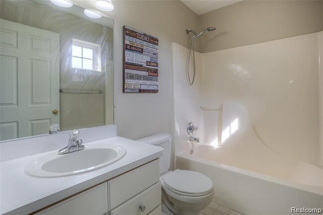Building Photo - 38476 Lynwood Ct