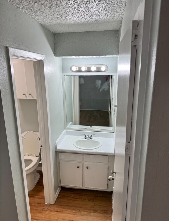 Building Photo - 40 Hyde Park