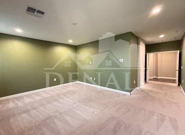 Building Photo - 1053 E Horro Rd