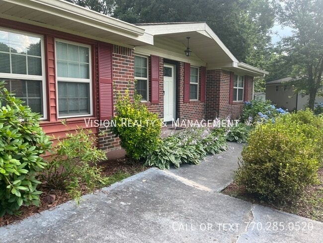 Primary Photo - 1012 Sapphire St