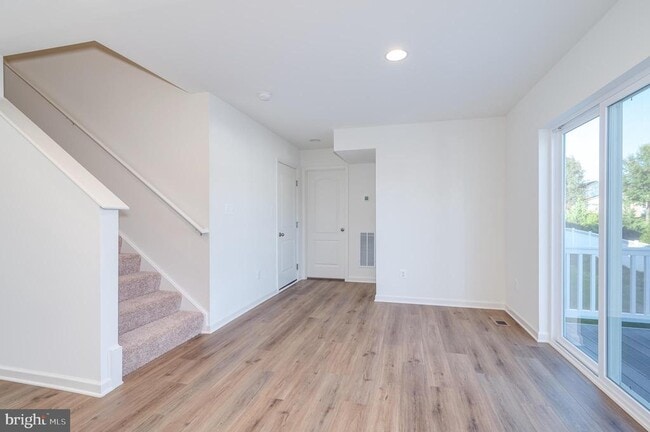 Building Photo - 192 Ludgate Mnr