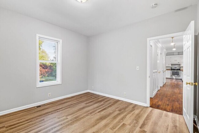 Building Photo - Large Brick Two Story Home, Hardwoods, Sep...