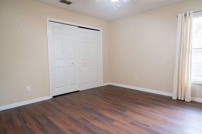 Building Photo - 3/2~Ridge Valley ~ Save with Solar!