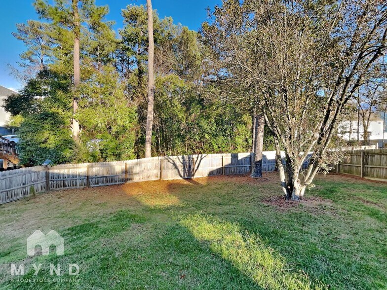 Building Photo - 8539 Sharonbrook Dr
