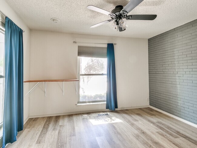 Building Photo - 3063 W Wilshire Blvd