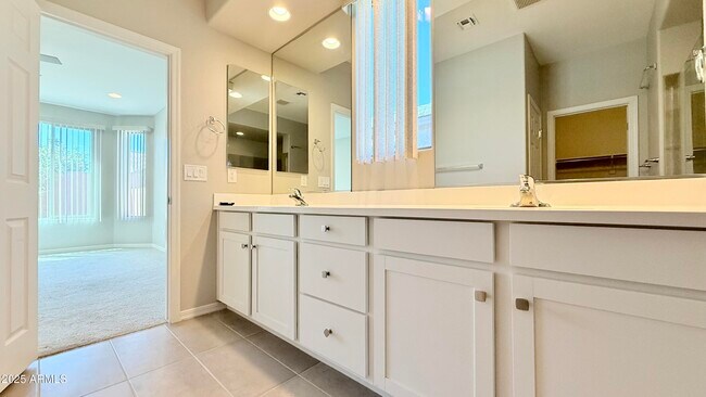 Building Photo - 25945 W Horsham Dr