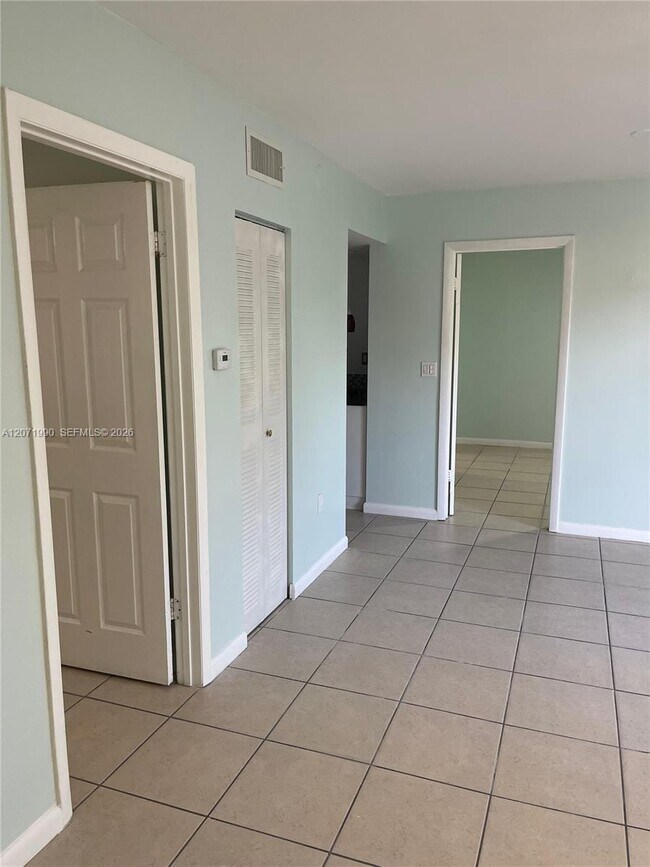 Building Photo - 6821 SW 129th Ave