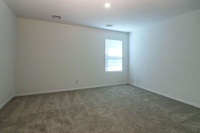 Building Photo - 3126 S 15th Pl