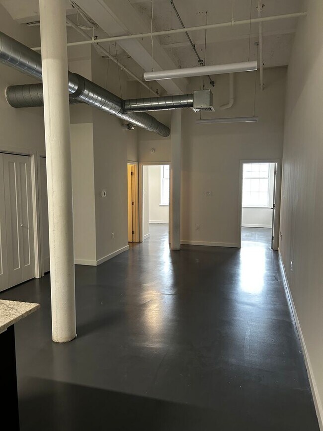 Building Photo - 1710 N 5th St