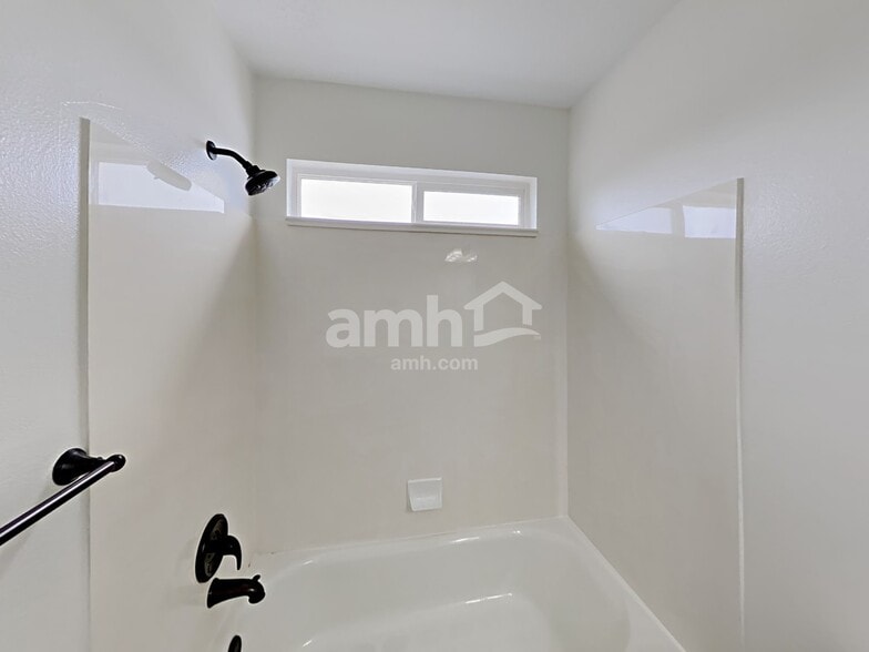 Building Photo - 7506 Addison Ave