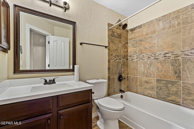 Building Photo - 405 Saltford Pl