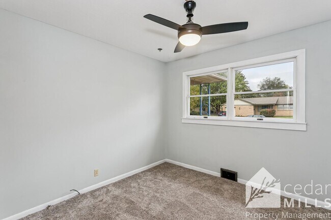 Building Photo - 3 Bedroom Home in North Wichita