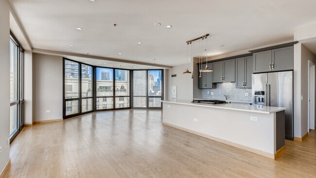 Building Photo - 635 N Dearborn St