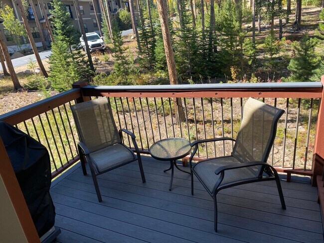 Building Photo - 213 Wolf Park Ln