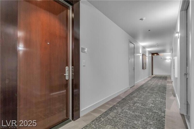 Building Photo - 4525 Dean Martin Dr
