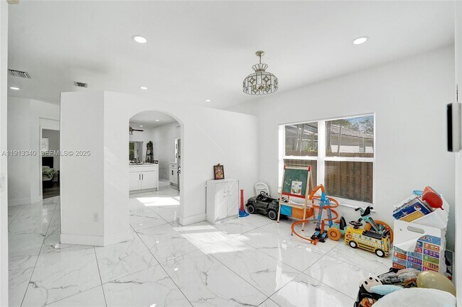 Building Photo - 4118 Sapphire Terrace