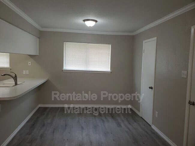 Building Photo - 325 Boulder Ct