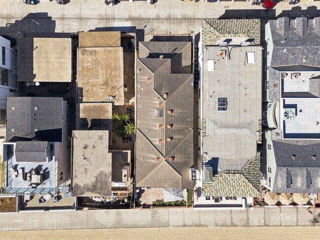 Building Photo - 1228 W Oceanfront