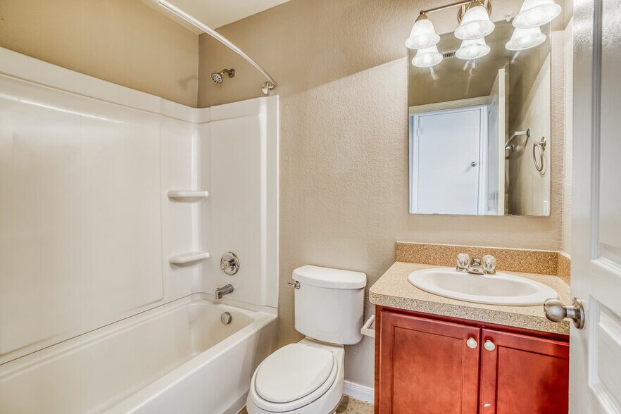 Building Photo - 6450 Dayridge Ln