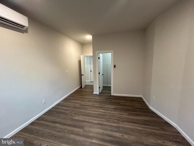 Building Photo - 566 E High St