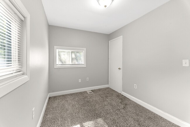 Building Photo - 28735 Brentwood St