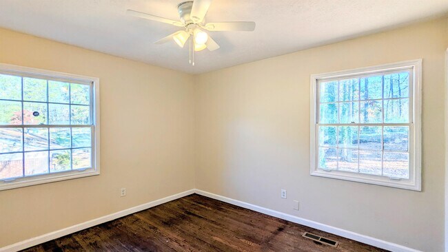 Building Photo - 4446 Falcon Ct