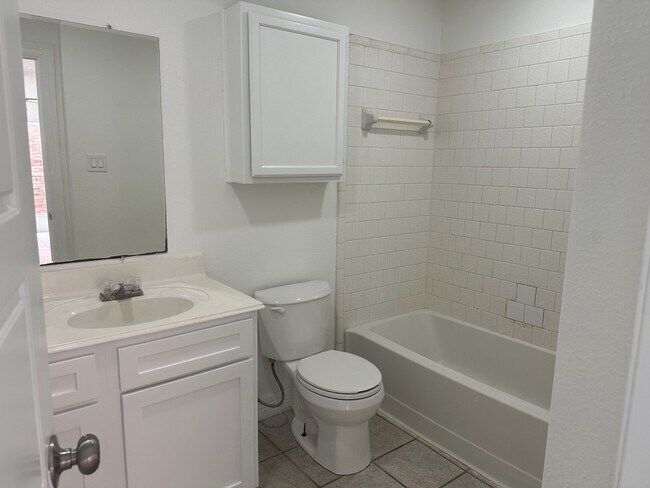 Building Photo - 138 Coffee Ln