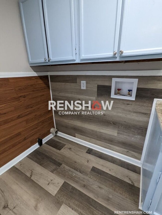 Building Photo - Completely Upgraded Property - Move in Ready!