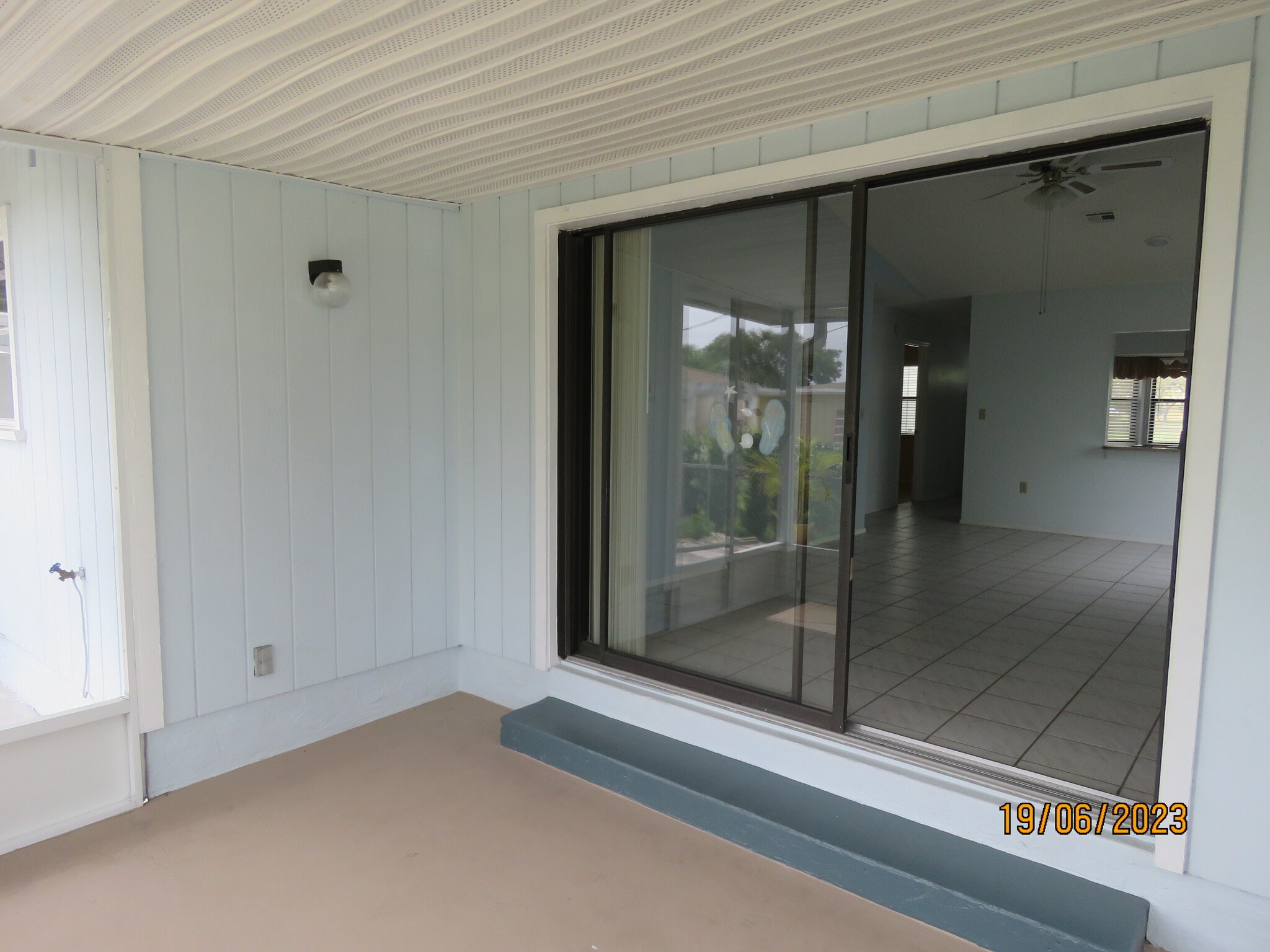 Building Photo - 416 Narvaezi St