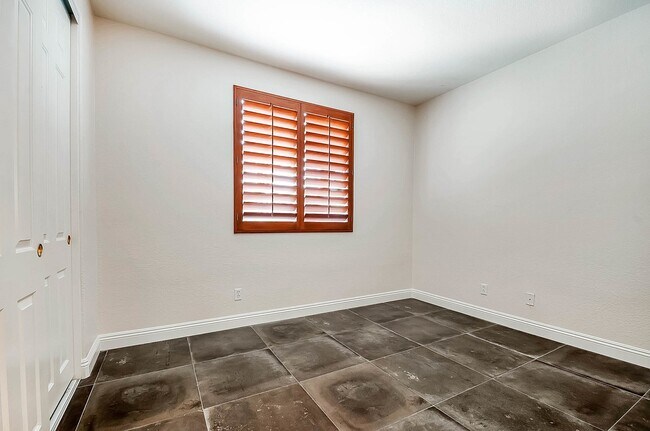 Building Photo - Modern 5 Bedroom in Paseo Del Sol
