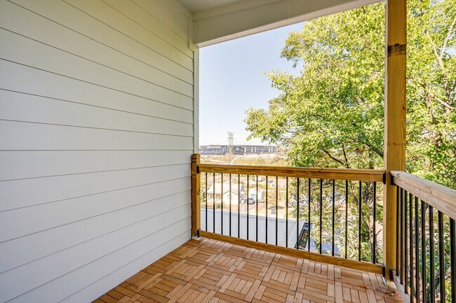 Building Photo - Stunning 4-Bedroom Nashville Home with Granite Countertops, Hardwood Floors, and Fireplace!