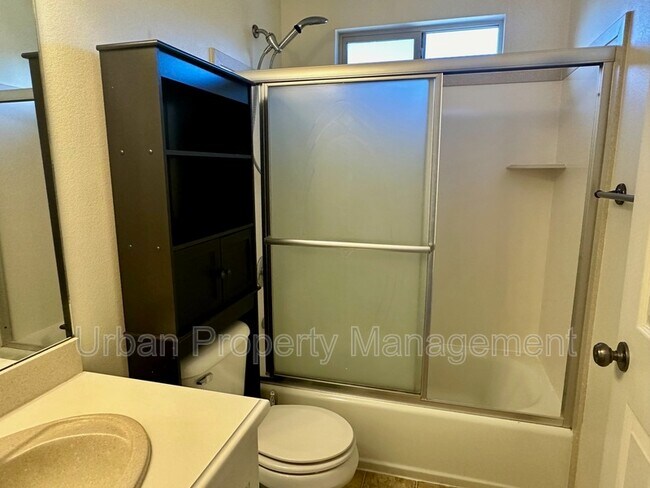 Building Photo - 528 W 810 S
