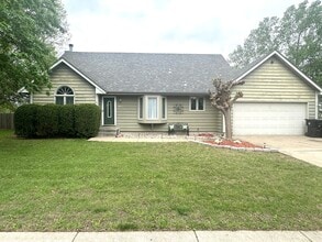 Building Photo - 4 bedroom, 2 1/2 bath