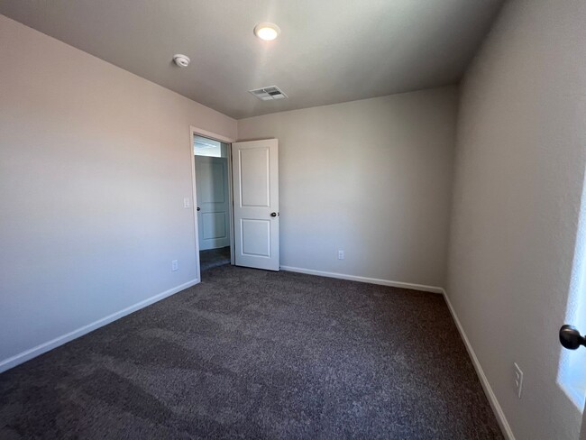 Building Photo - Near New 3BR with All Appliances close to ...