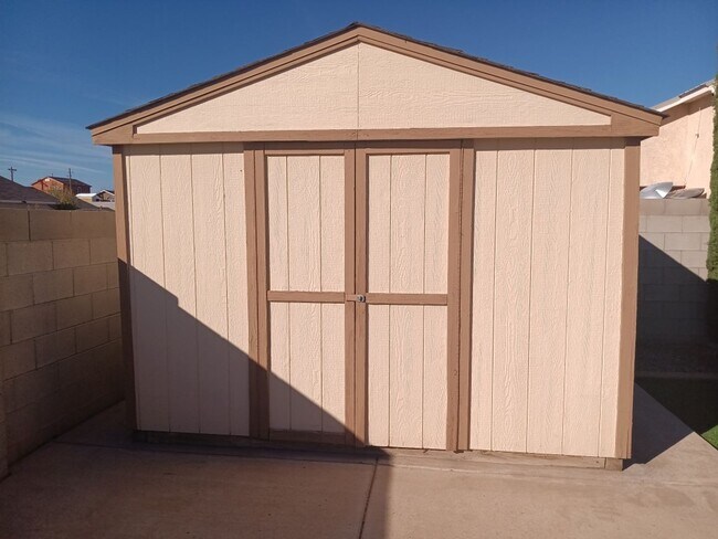 Building Photo - 3 Bedroom, 2 Bathroom Home! Schedule a Showing!