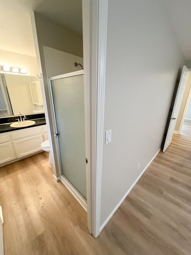 Building Photo - 3 Bedroom, 2 bath 1836 sqft House in Sunset Village