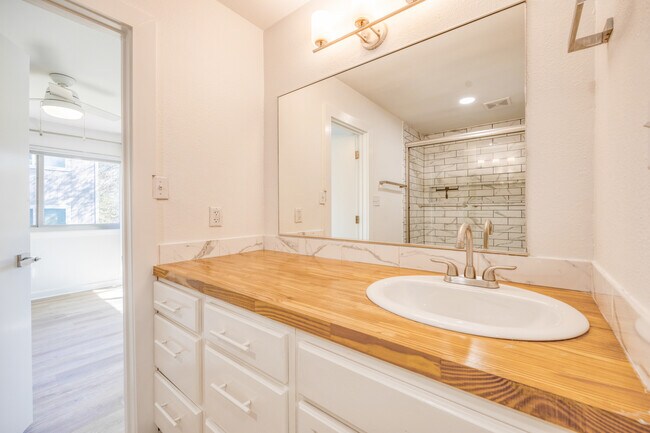 Building Photo - 5407 Spring Meadow Rd