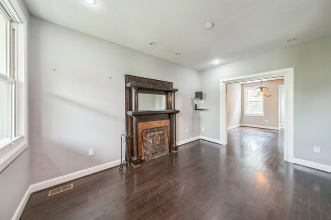 Building Photo - 723 K St NE