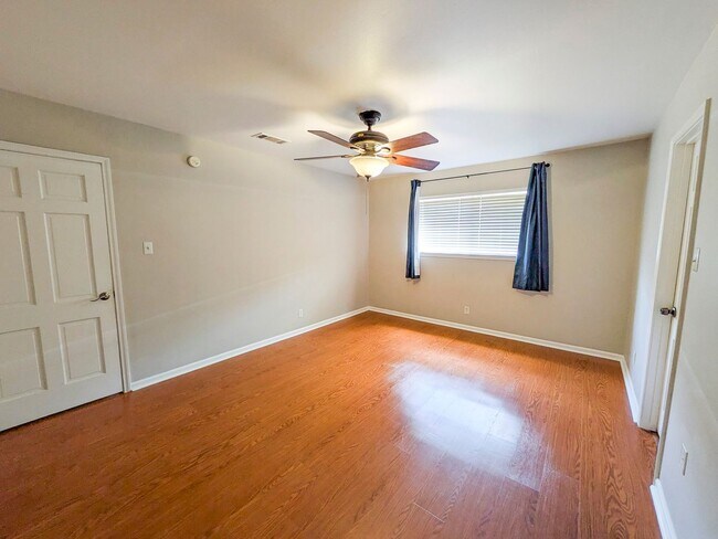 Building Photo - 6510 Daisy Dr