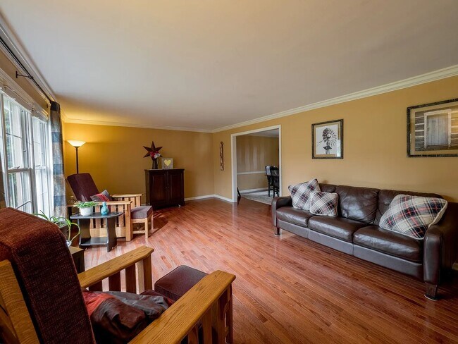 Building Photo - Beautiful 4-bedroom home located in Allison Park!