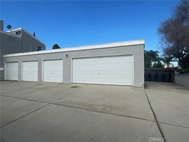 Building Photo - 7892 Newman Ave