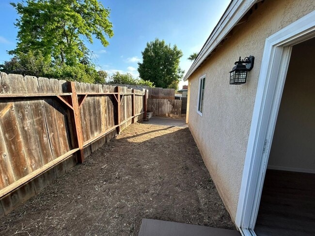 Building Photo - Remodeled 3 Bedroom 2 bath House with Backyard